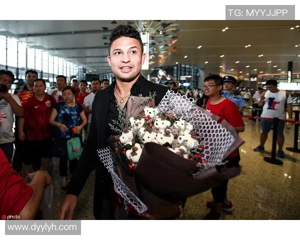 突发消息VAR确认即将离开赛场 球迷集体送别难掩依依不舍